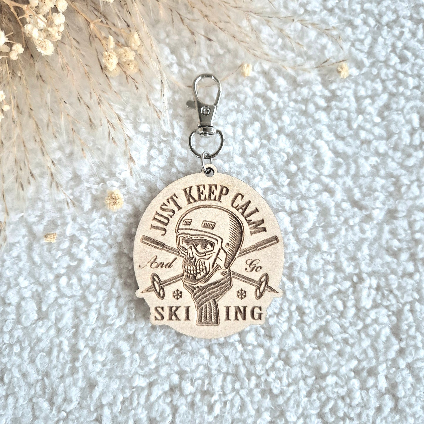 Porte-clés en bois ski tête de mort