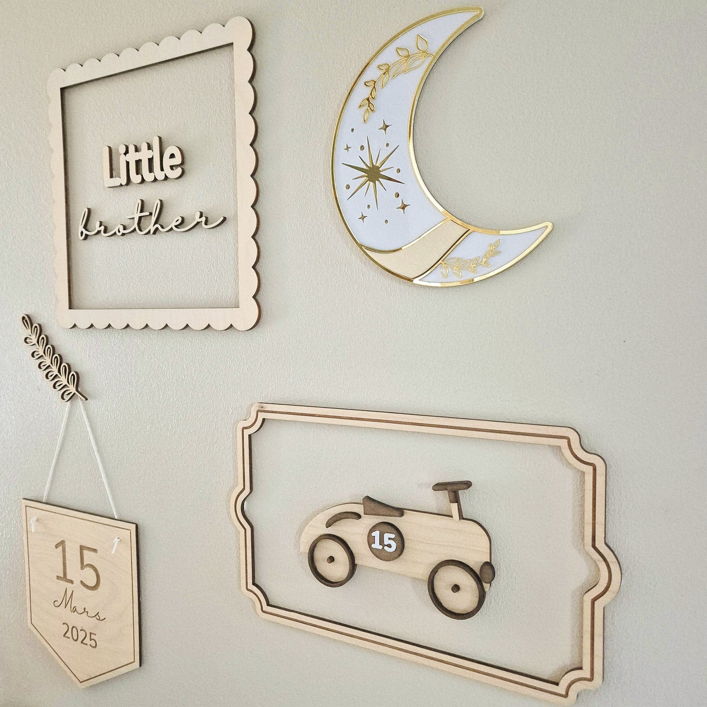 Ensemble de cadres et éléments décoratifs personnalisés + un feuillage offert !