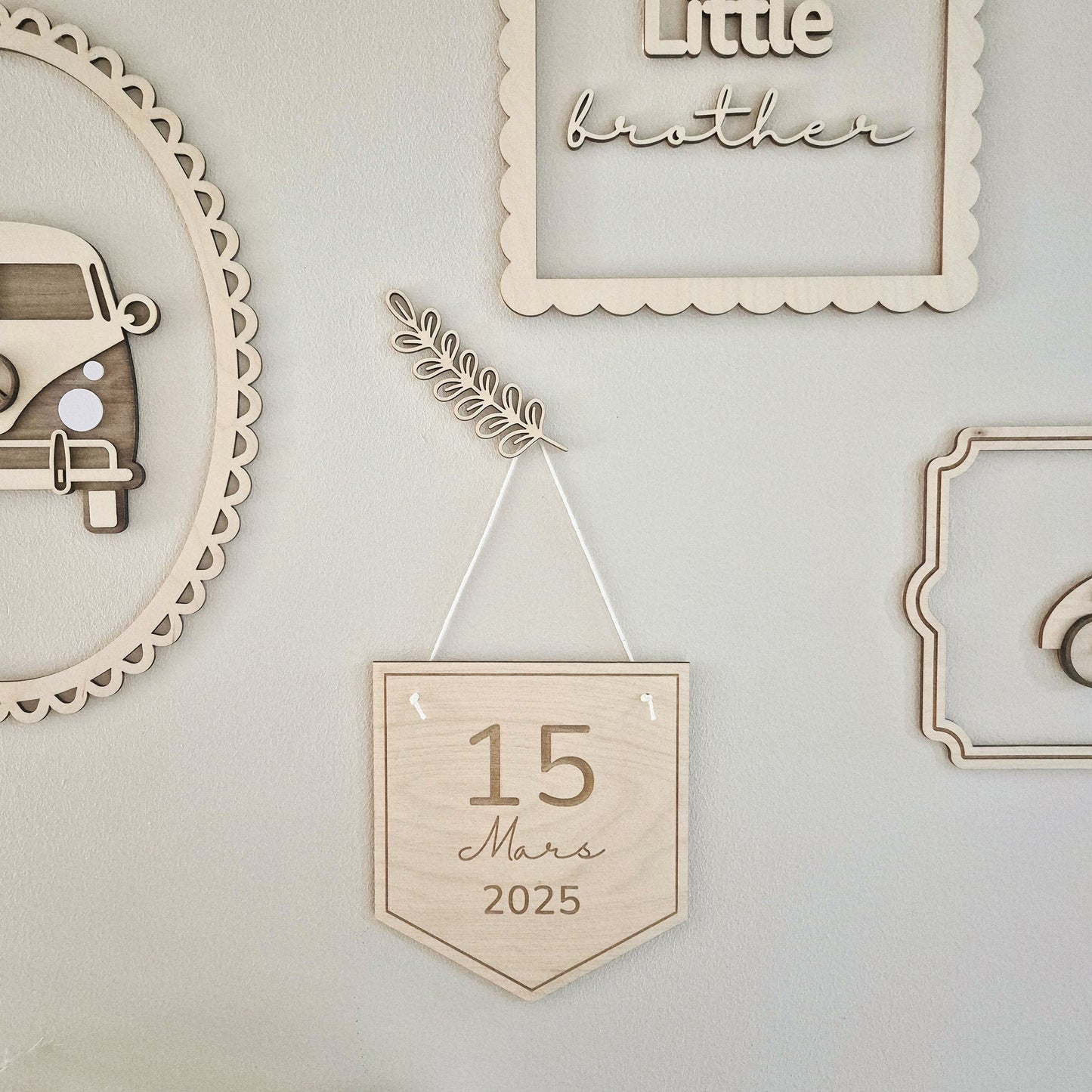 Ensemble de cadres et éléments décoratifs personnalisés + un feuillage offert !