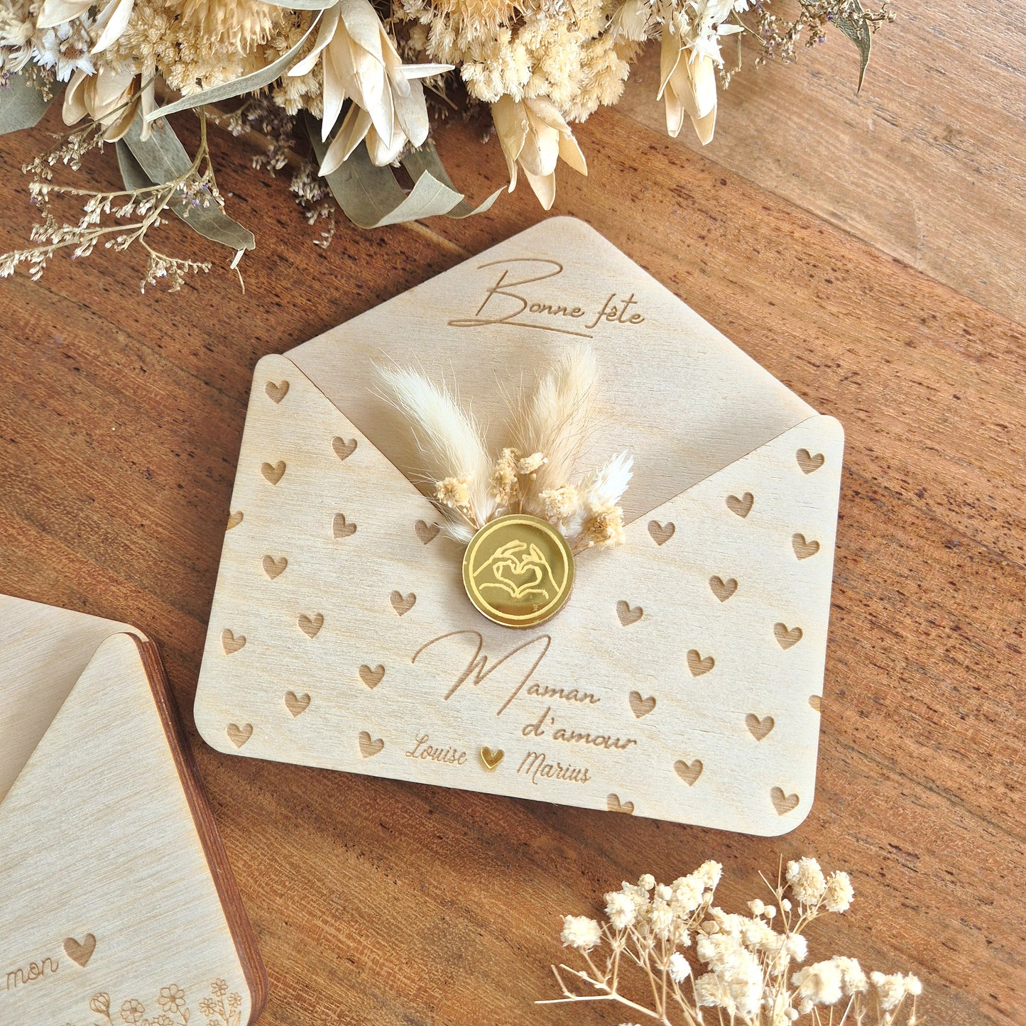 Enveloppe bois et fleurs séchées personnalisée - Maman