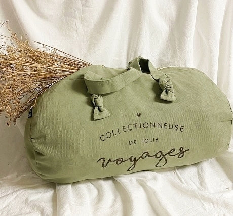 Grand sac polochon tilleul « Collectionneuse de jolis voyages »