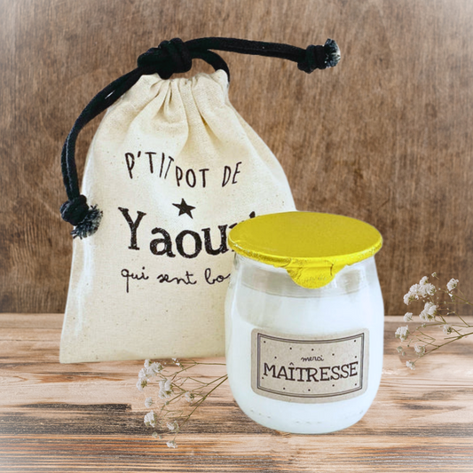 Bougie p’tit pot de yaourt pistache-amande "Maîtresse"