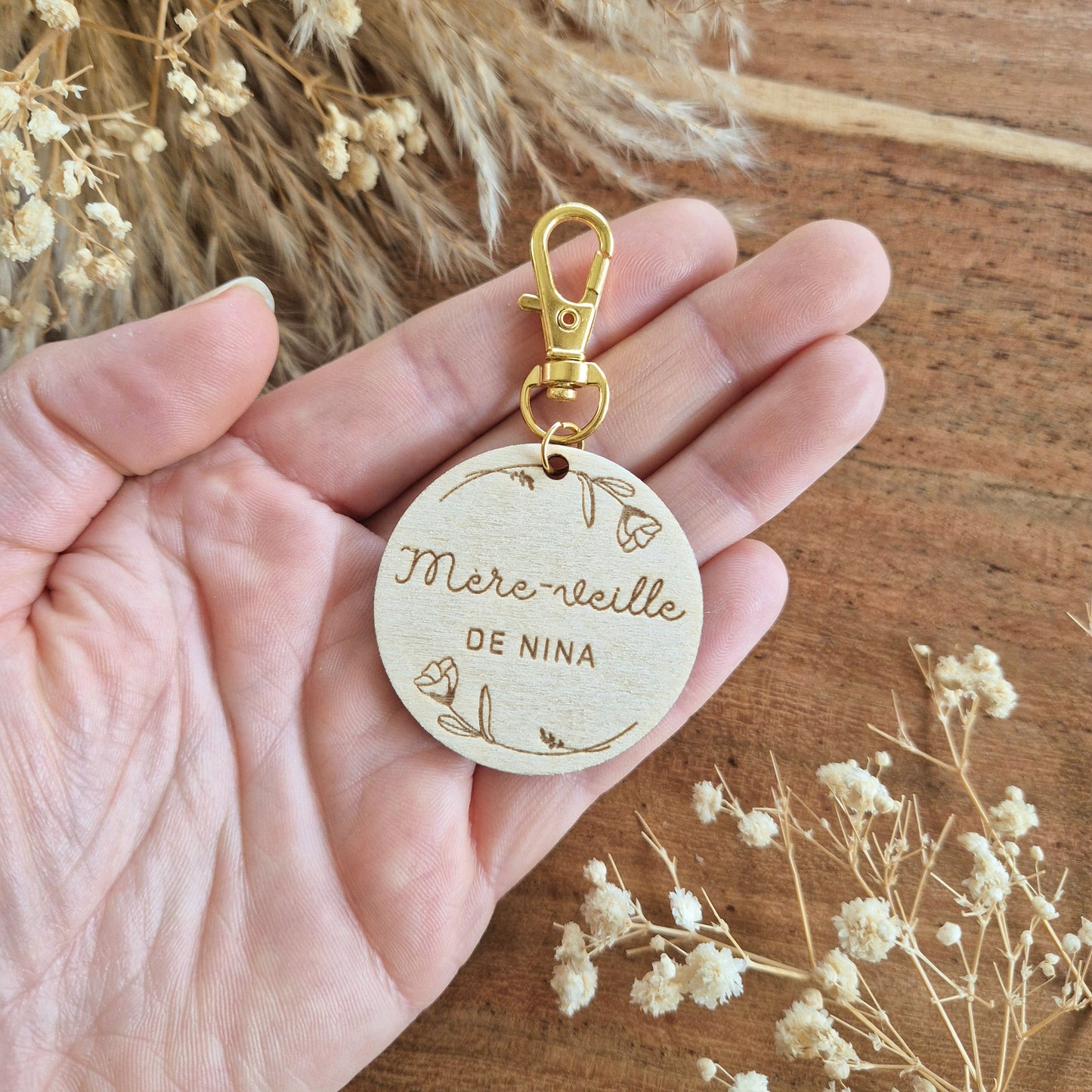 Porte-clés en bois rond fleuri personnalisé
