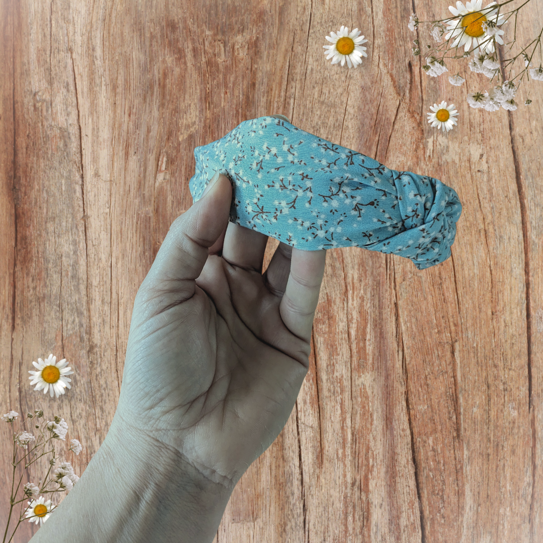Serre-tête façon bandeau tissu fleuri bleu ciel