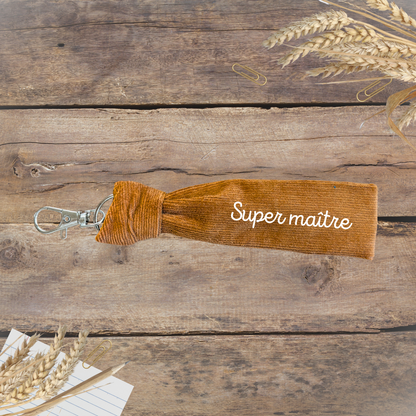 Porte-clés Super maître - collection velours camel, texte blanc ou noir - personnalisable