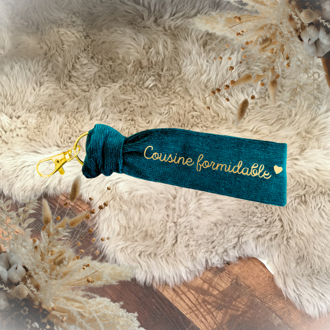 Porte-clés Cousine formidable - collection velours bleu canard - personnalisable