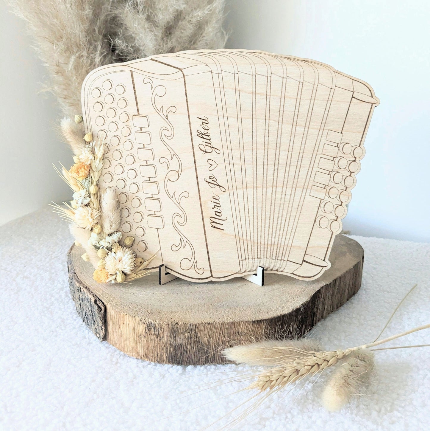 Accordéon en bois et fleurs séchées personnalisé