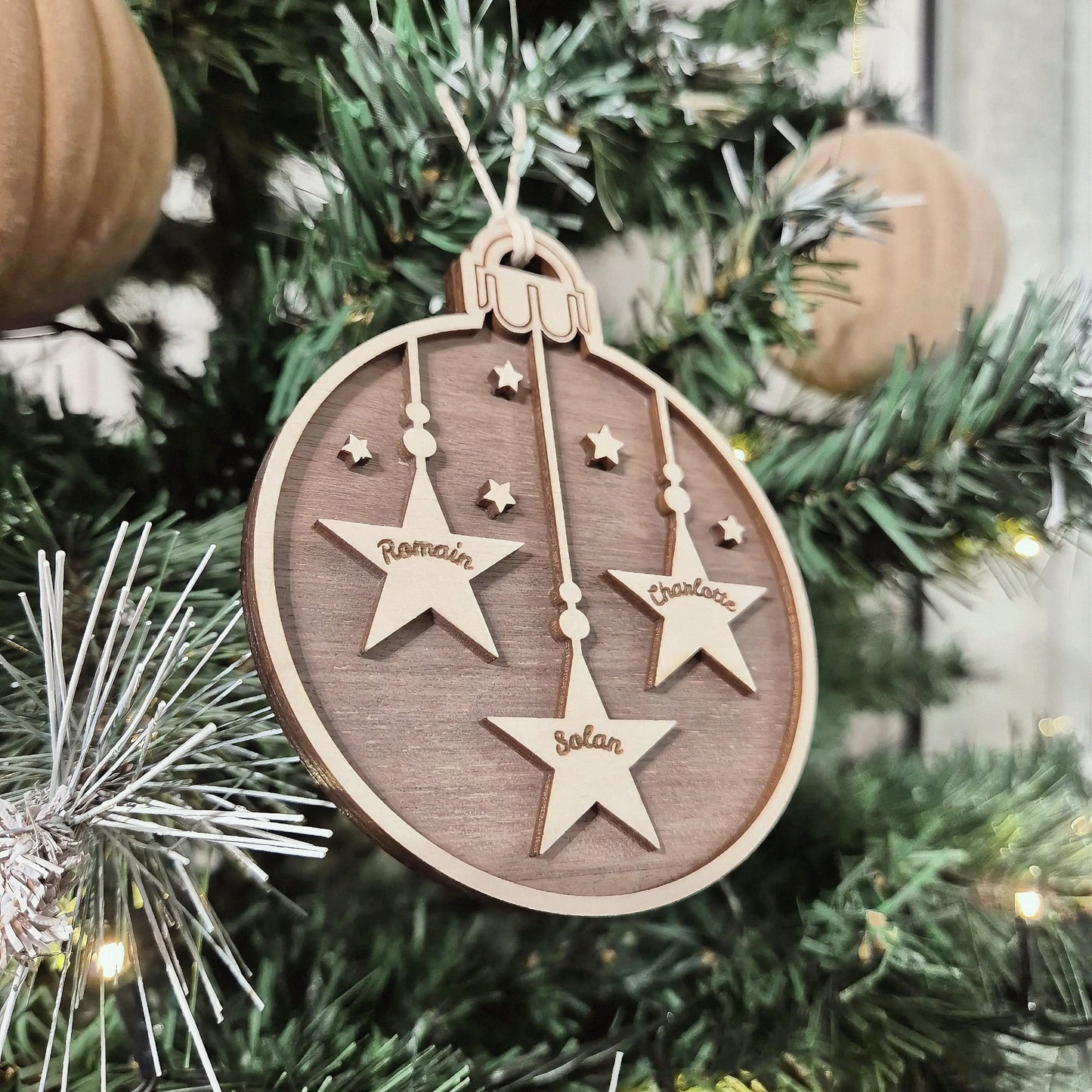 Suspension boule étoiles personnalisée