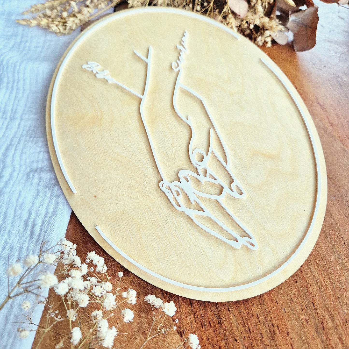 Tableau art en bois couple personnalisé - Mains enlacées