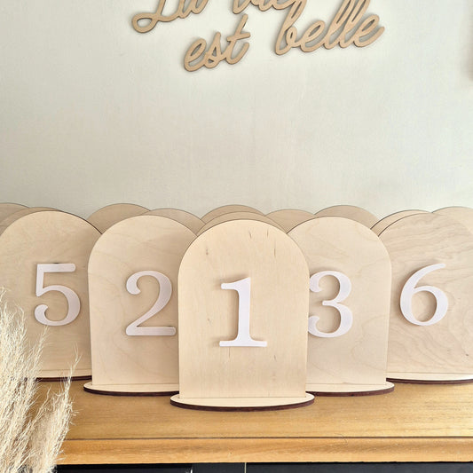 Numéros de table en bois pour professionnels – Mariage & Événements