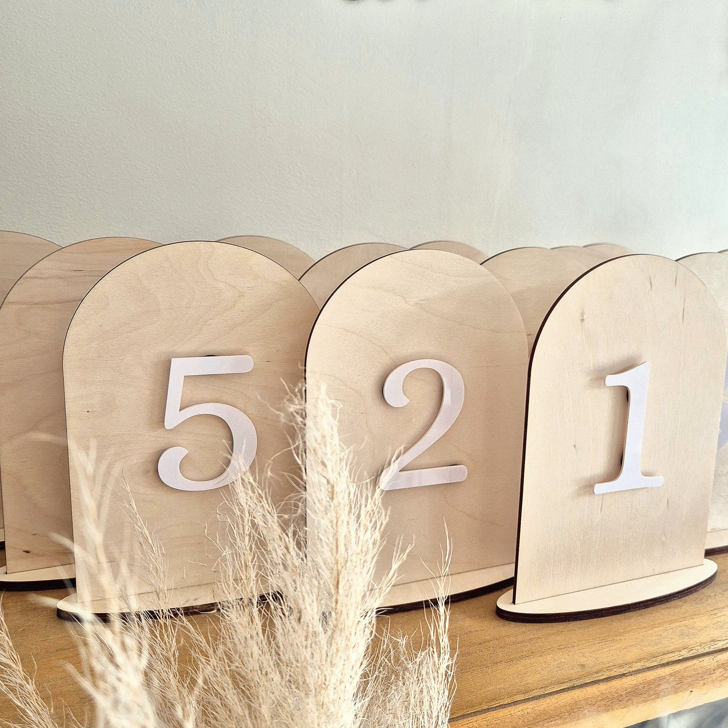 Numéros de table en bois pour professionnels – Mariage & Événements