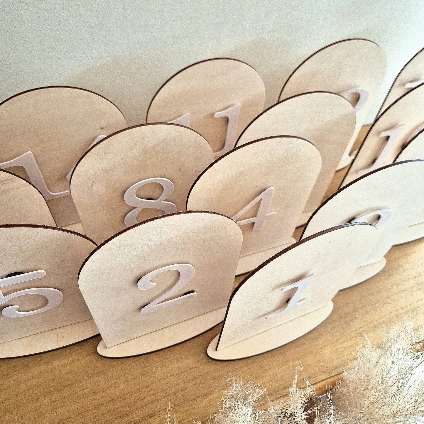 Numéros de table en bois pour professionnels – Mariage & Événements