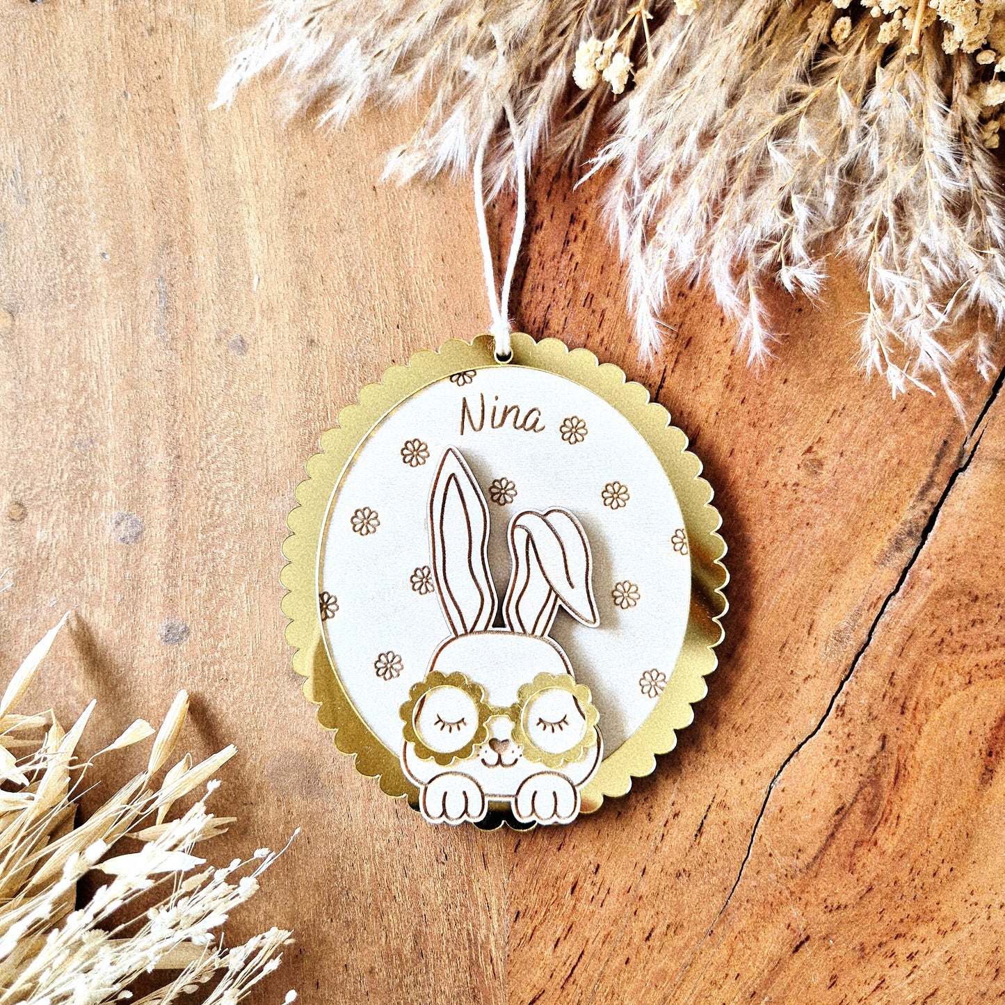 Suspension ou magnet en bois personnalisé(e) lapin à lunettes