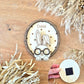 Suspension ou magnet en bois personnalisé(e) lapin à lunettes