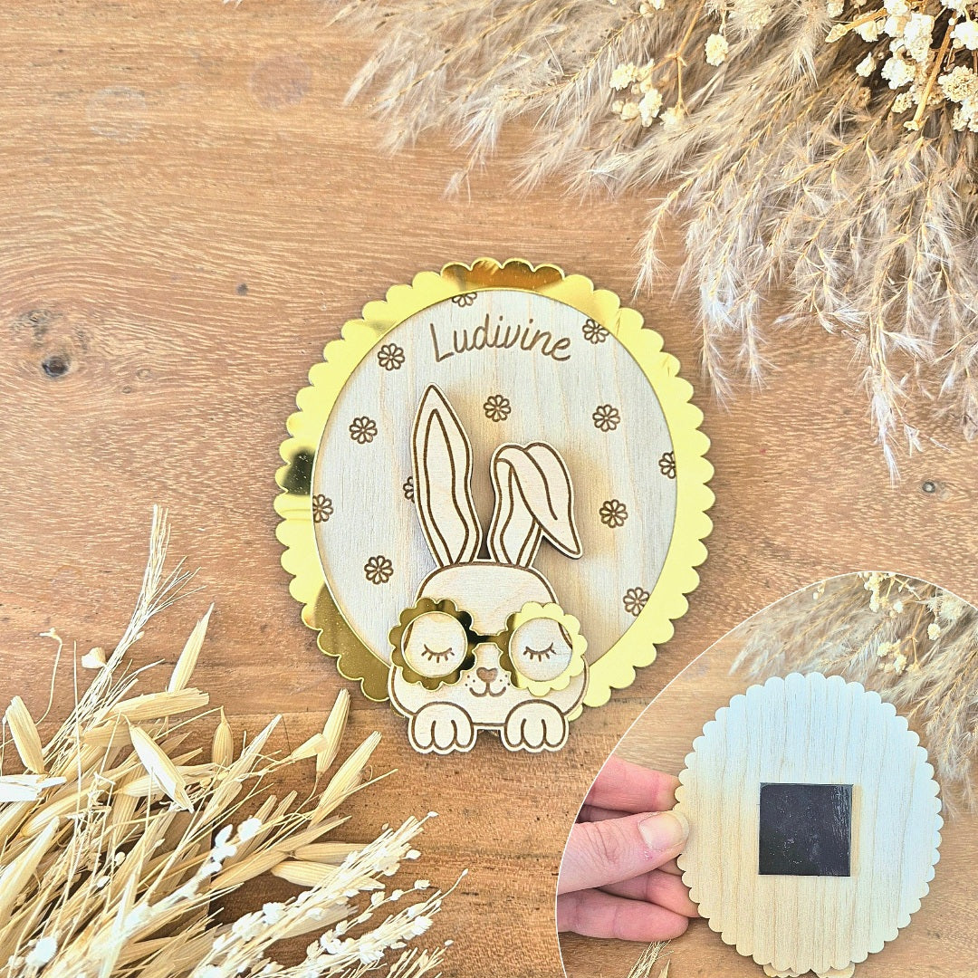 Suspension ou magnet en bois personnalisé(e) lapin à lunettes