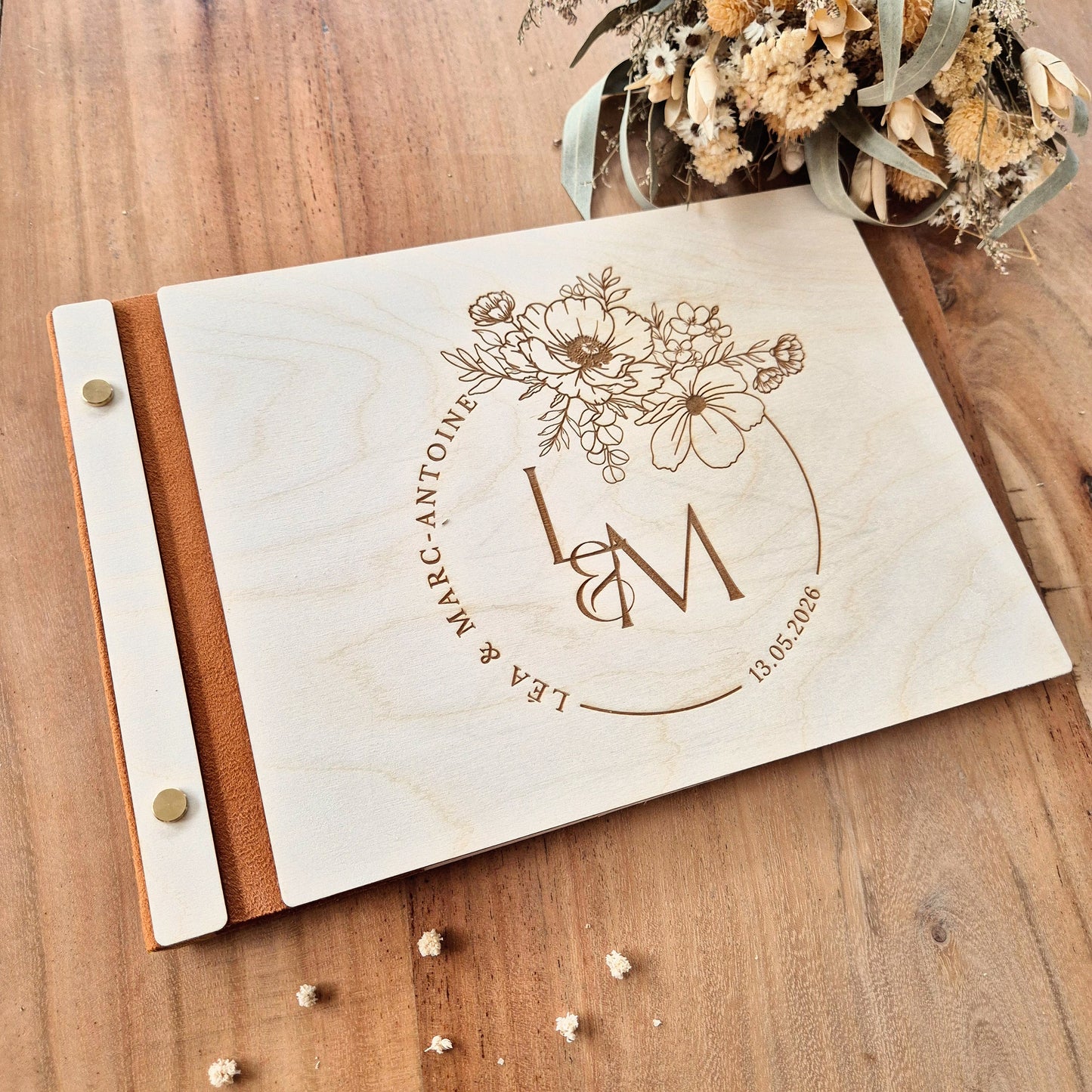Livre d'or en bois personnalisé sur mesure mariage - Initiales fleurs