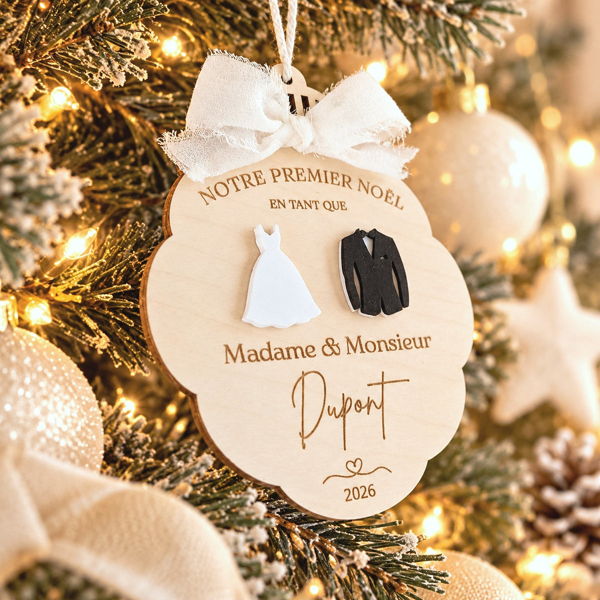 Suspension de Noël en bois personnalisée - Cadeau jeunes mariés