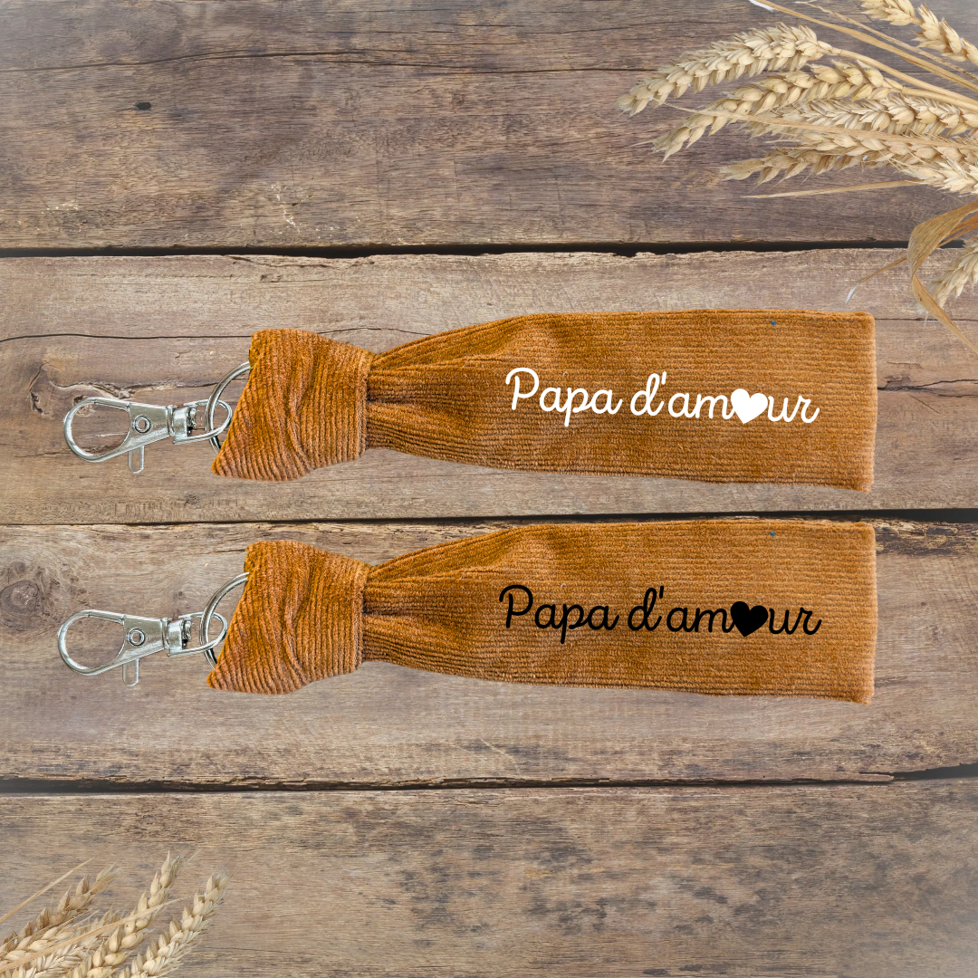 Porte-clés Papa d'amour - collection velours camel, texte blanc ou noir - personnalisable