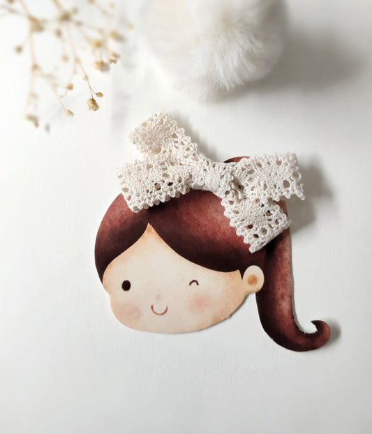 Barrette nœud crème dentelle