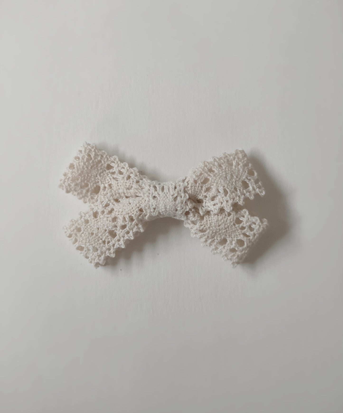 Barrette nœud crème dentelle